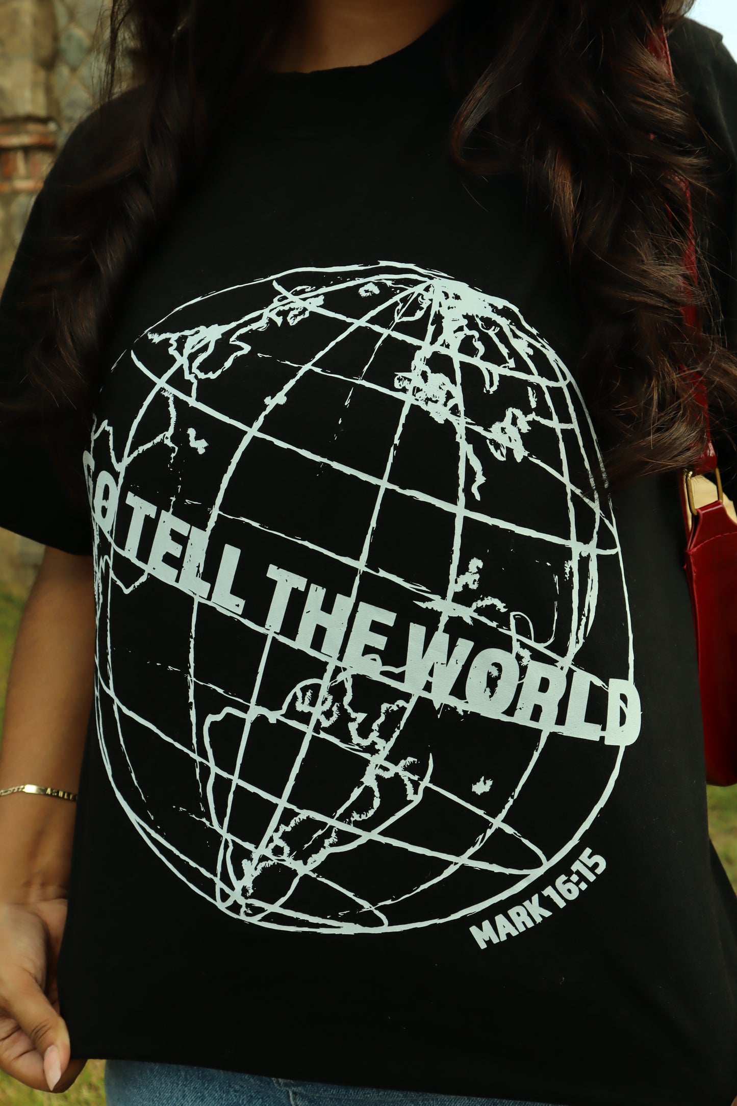 "Go tell the world" Tee